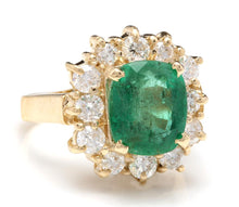 Load image into Gallery viewer, 5.30 Carats Natural Emerald and Diamond 14K Solid Yellow Gold Ring